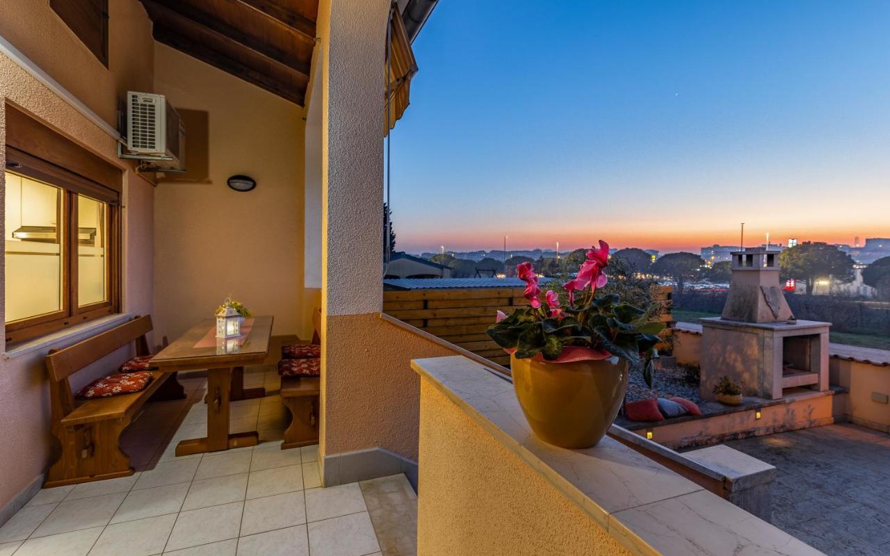Sweet House With Free Parking Villa Pula Exterior photo